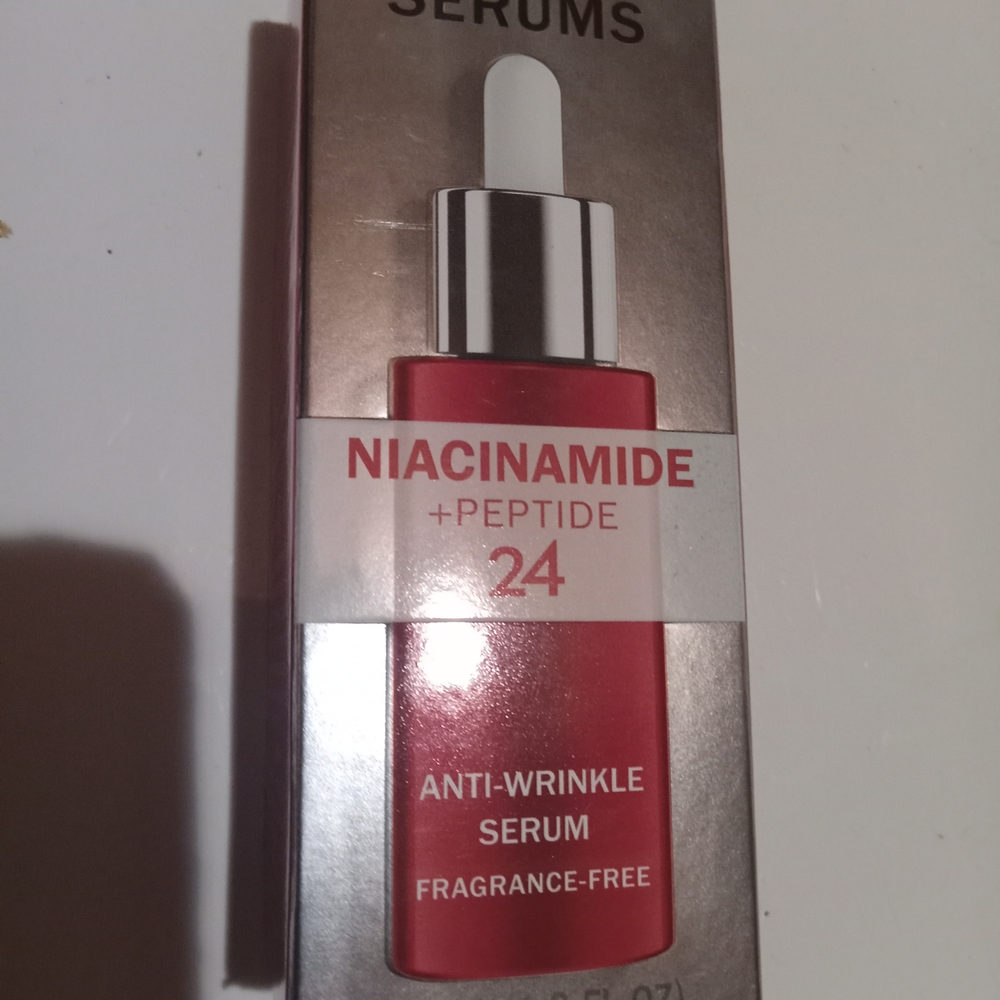 OLAY Niacinamide + Peptide 24 Serum - Red and Silver